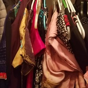 Tons of women's clothing All Seasons all sizes jus